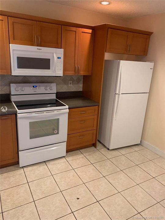 Recently Rented: $1,900 (3 beds, 2 baths, 1361 Square Feet)