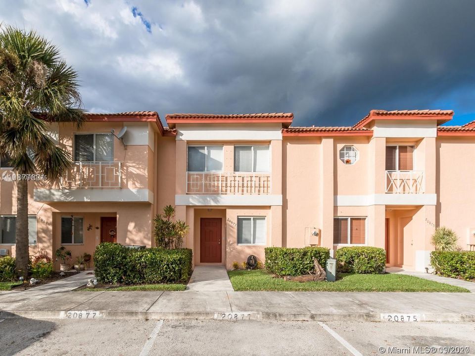 Recently Rented: $1,900 (3 beds, 2 baths, 1361 Square Feet)
