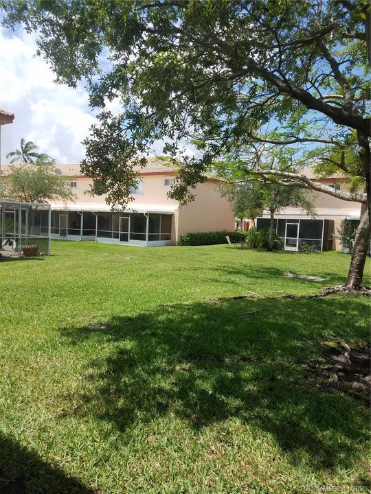 Recently Rented: $1,900 (3 beds, 2 baths, 1361 Square Feet)