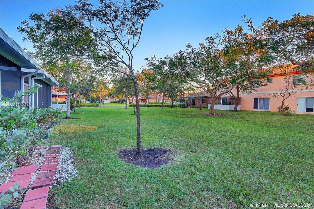 Recently Rented: $1,900 (3 beds, 2 baths, 1361 Square Feet)