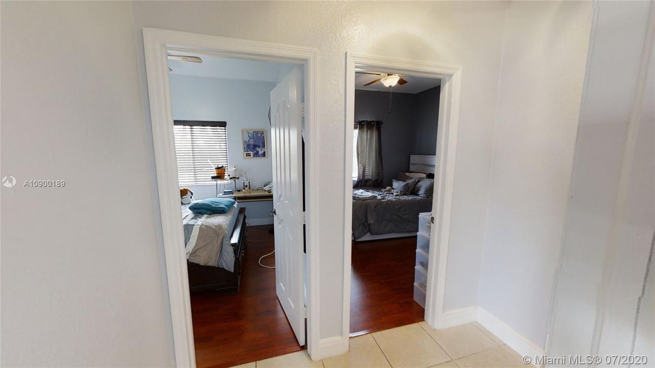 Vendido Recientemente: $399,999 (4 camas, 2 baños, 1945 Pies cuadrados)