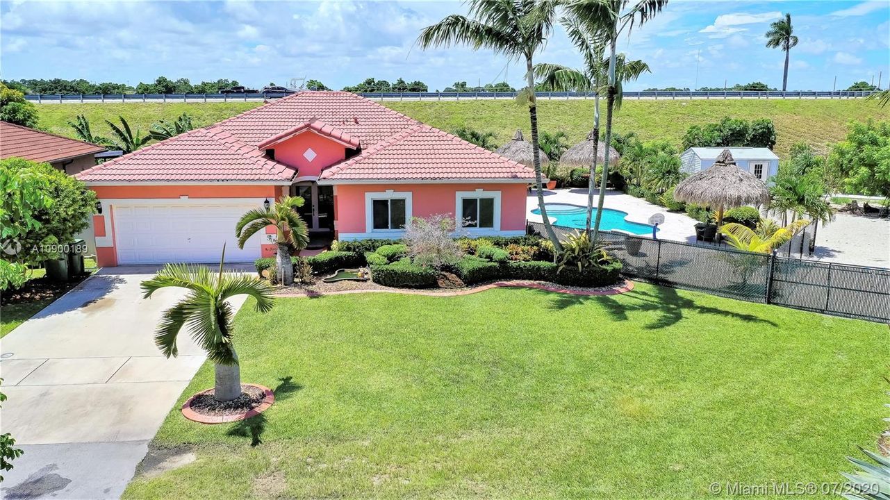 4/2 home with 2-Car Garage & Pool!