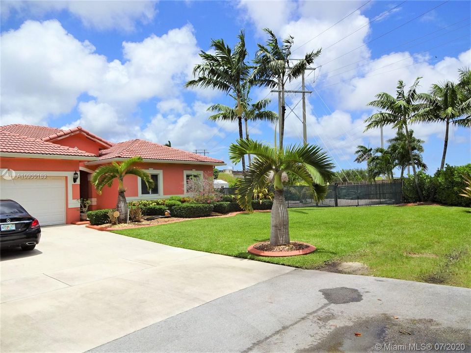Vendido Recientemente: $399,999 (4 camas, 2 baños, 1945 Pies cuadrados)