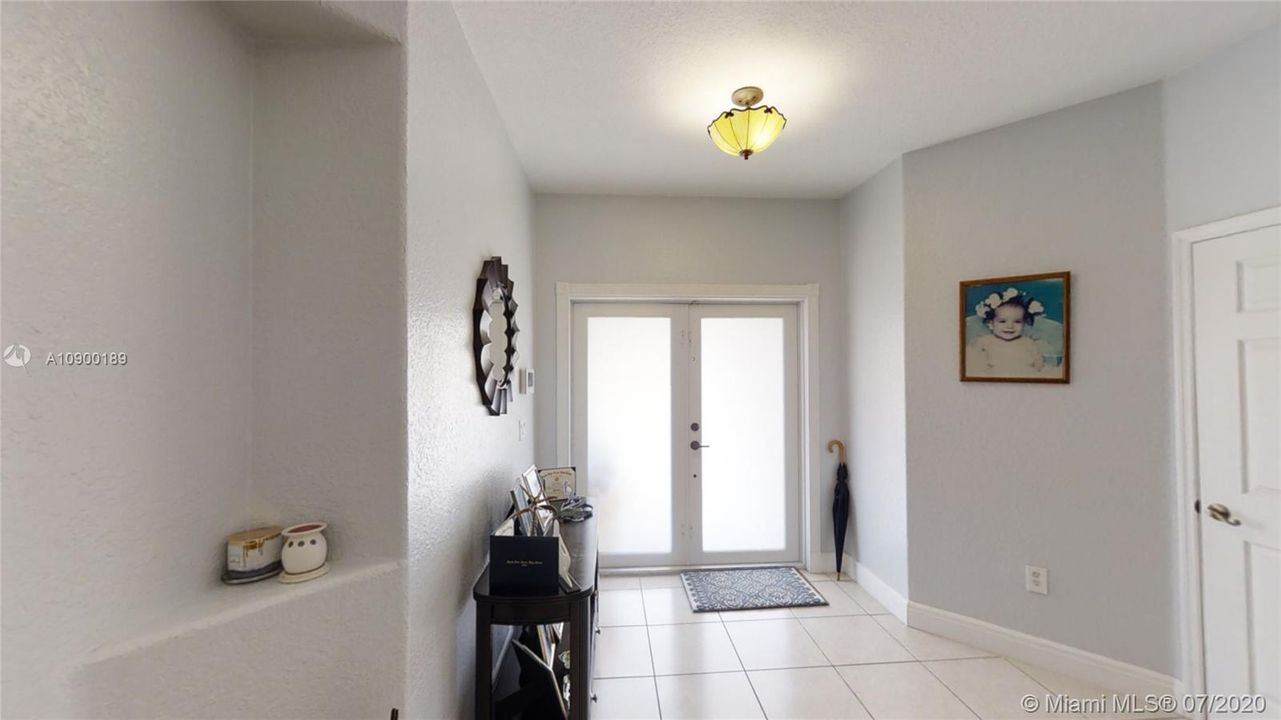 Vendido Recientemente: $399,999 (4 camas, 2 baños, 1945 Pies cuadrados)