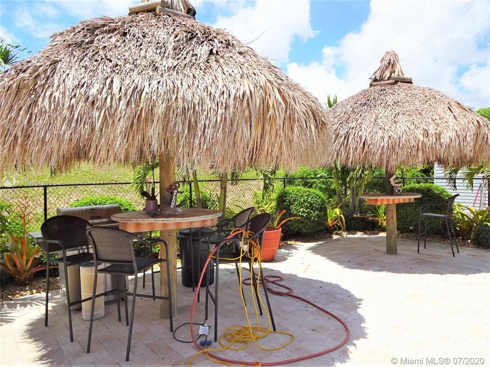 Vendido Recientemente: $399,999 (4 camas, 2 baños, 1945 Pies cuadrados)