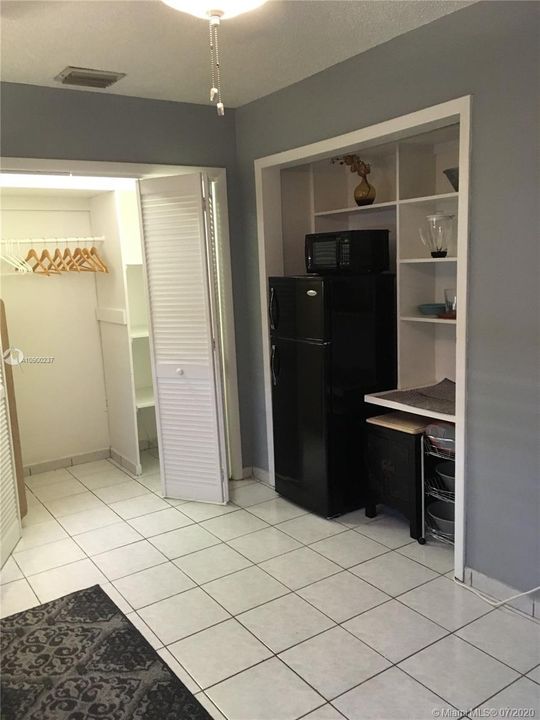 Recently Rented: $750 (1 beds, 1 baths, 425 Square Feet)