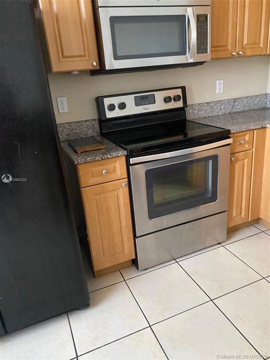 Recently Rented: $1,600 (3 beds, 2 baths, 1447 Square Feet)