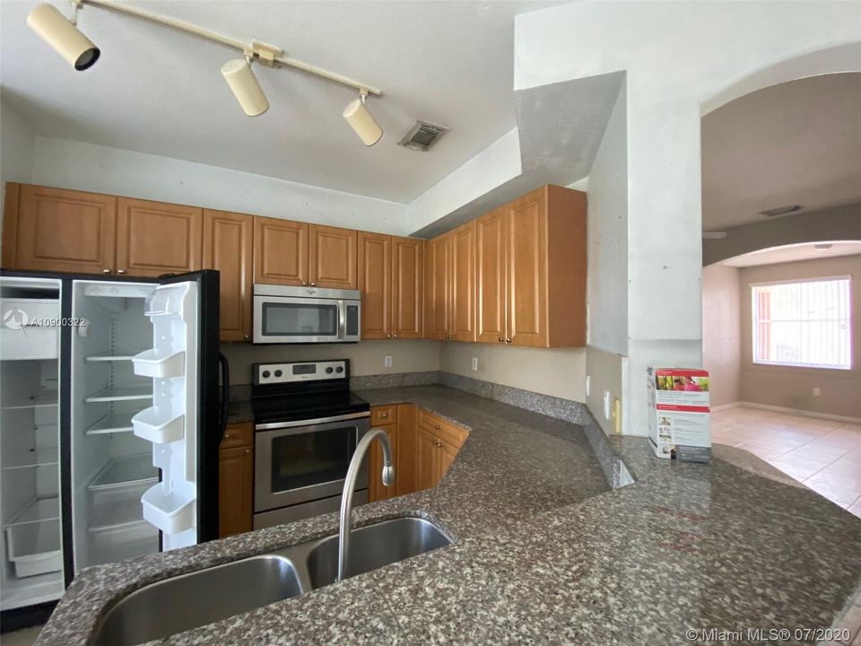 Recently Rented: $1,600 (3 beds, 2 baths, 1447 Square Feet)