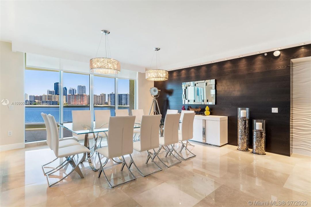Recently Sold: $1,950,000 (4 beds, 3 baths, 3528 Square Feet)