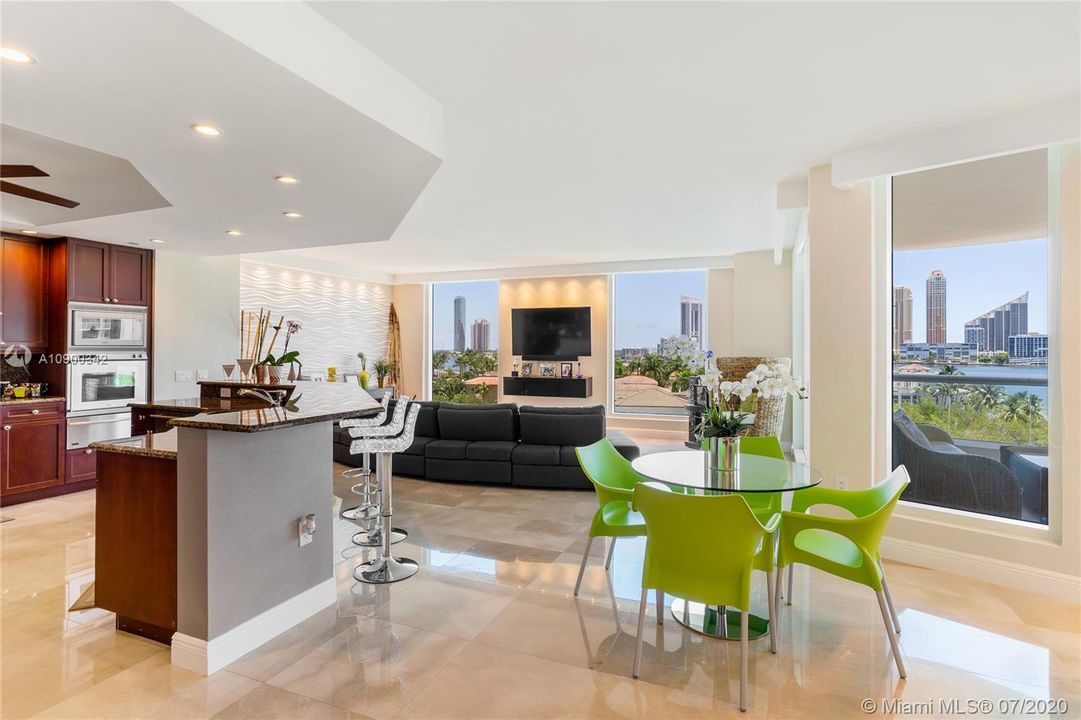Recently Sold: $1,950,000 (4 beds, 3 baths, 3528 Square Feet)