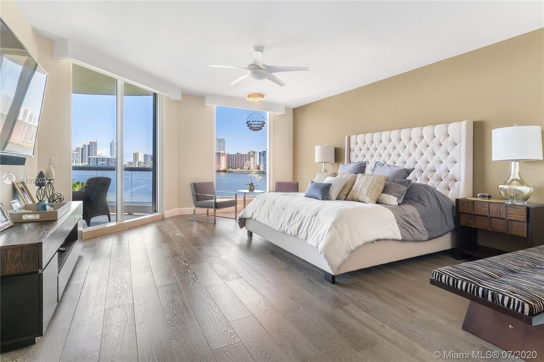 Recently Sold: $1,950,000 (4 beds, 3 baths, 3528 Square Feet)