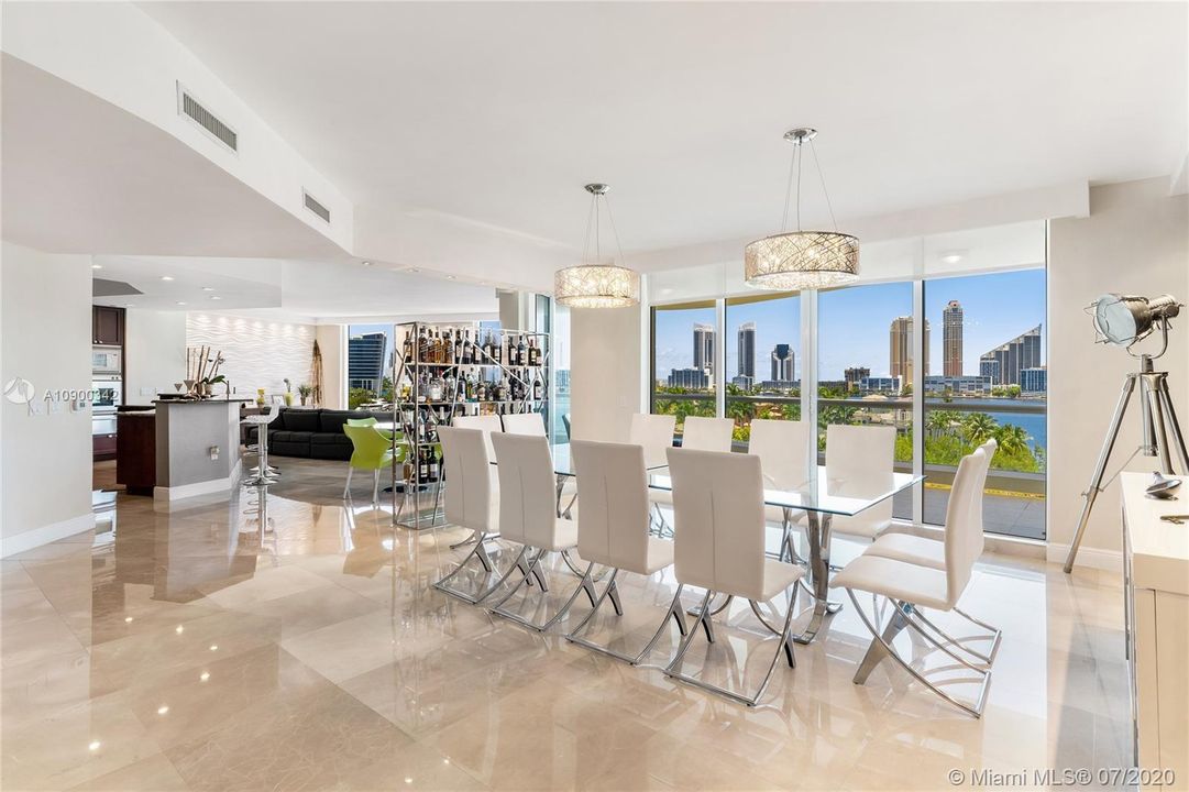 Recently Sold: $1,950,000 (4 beds, 3 baths, 3528 Square Feet)