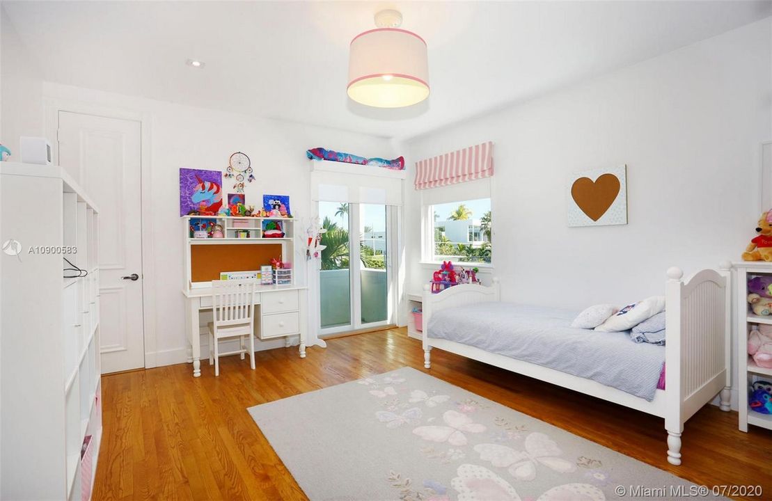 Recently Rented: $27,000 (7 beds, 4 baths, 4575 Square Feet)
