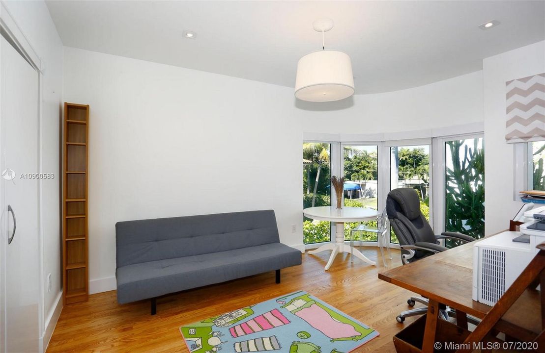 Recently Rented: $27,000 (7 beds, 4 baths, 4575 Square Feet)