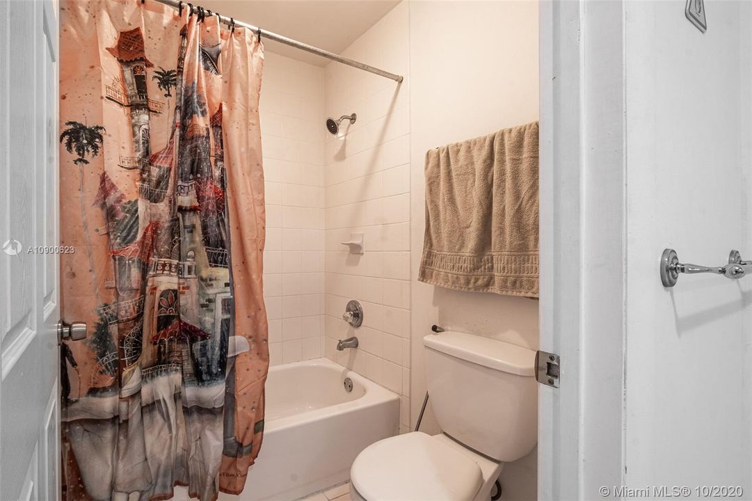 Vendido Recientemente: $599,000 (4 camas, 3 baños, 3155 Pies cuadrados)