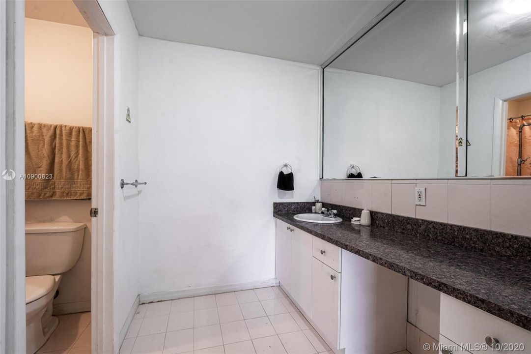 Vendido Recientemente: $599,000 (4 camas, 3 baños, 3155 Pies cuadrados)