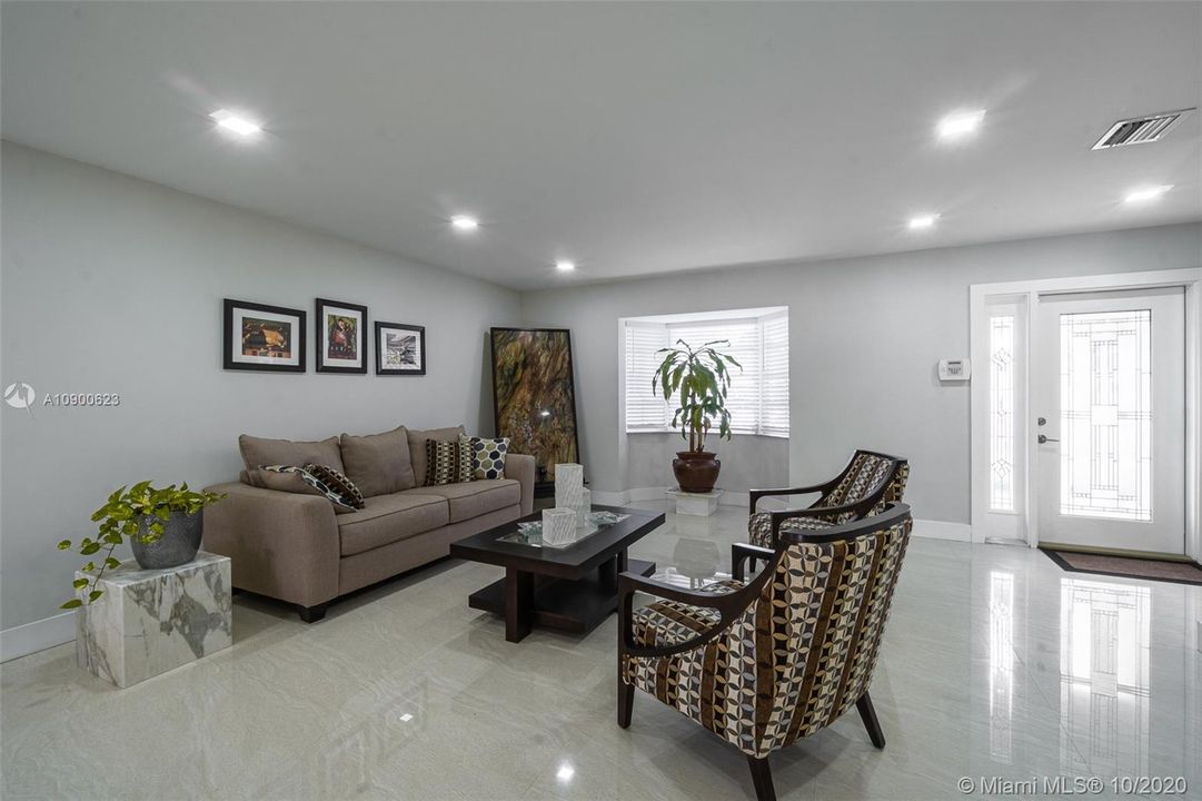 Vendido Recientemente: $599,000 (4 camas, 3 baños, 3155 Pies cuadrados)