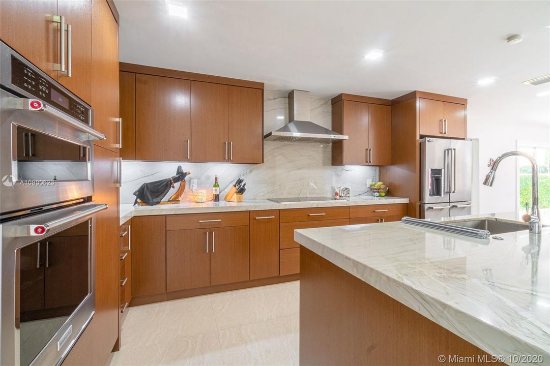 Vendido Recientemente: $599,000 (4 camas, 3 baños, 3155 Pies cuadrados)