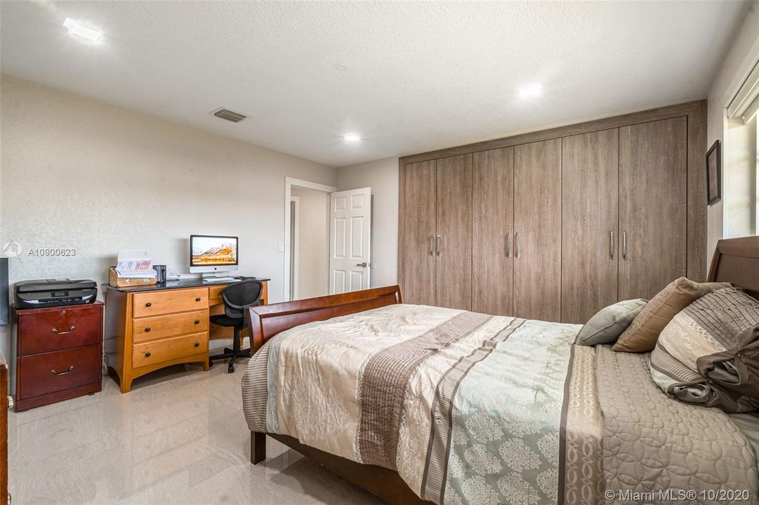 Vendido Recientemente: $599,000 (4 camas, 3 baños, 3155 Pies cuadrados)