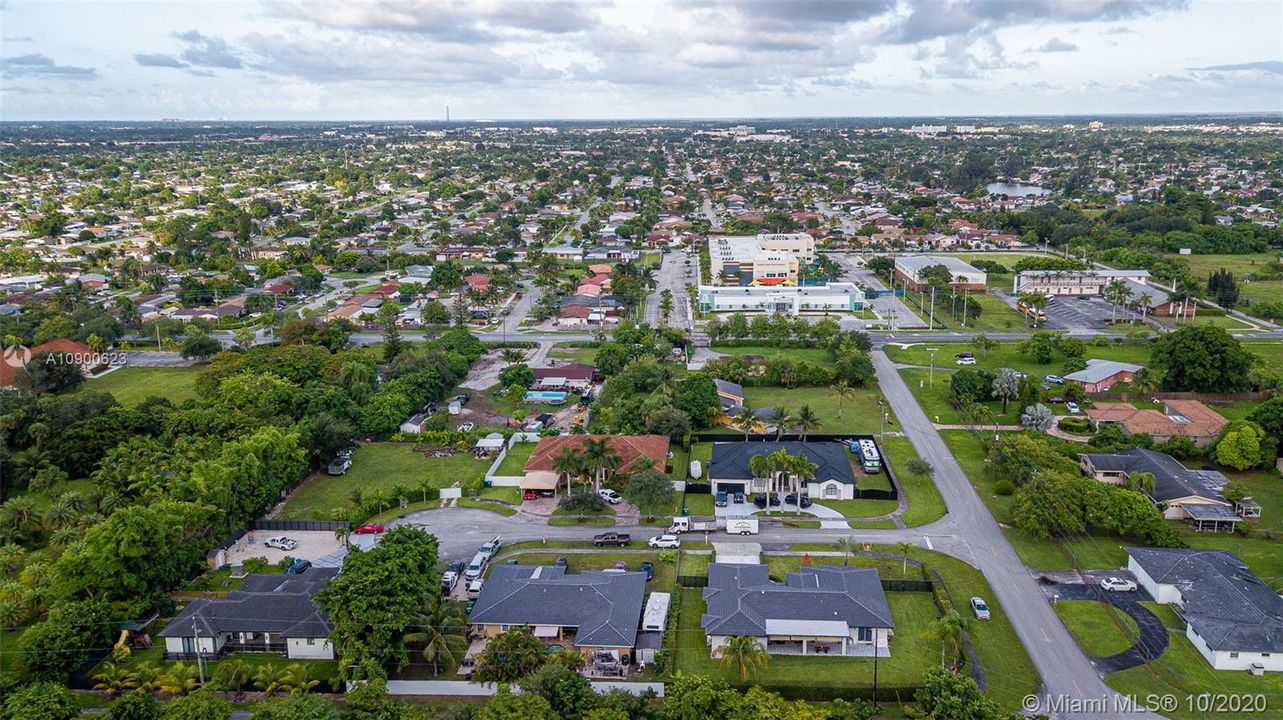 Vendido Recientemente: $599,000 (4 camas, 3 baños, 3155 Pies cuadrados)