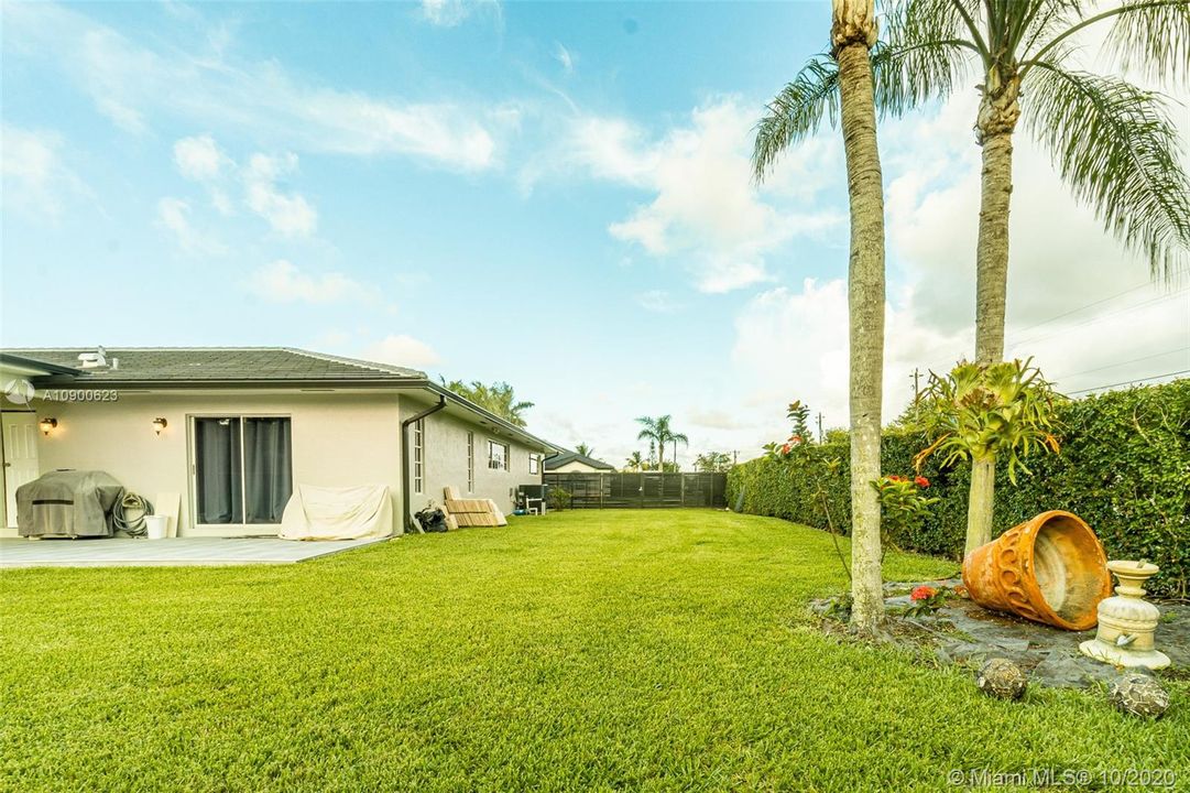 Vendido Recientemente: $599,000 (4 camas, 3 baños, 3155 Pies cuadrados)