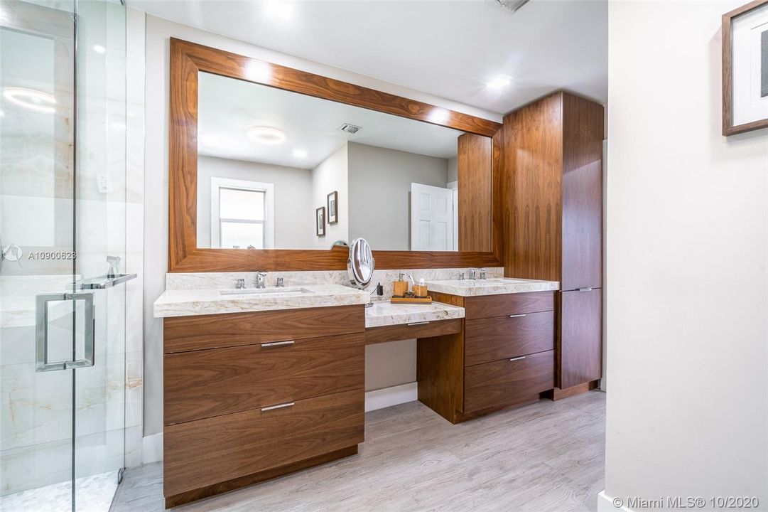 Vendido Recientemente: $599,000 (4 camas, 3 baños, 3155 Pies cuadrados)