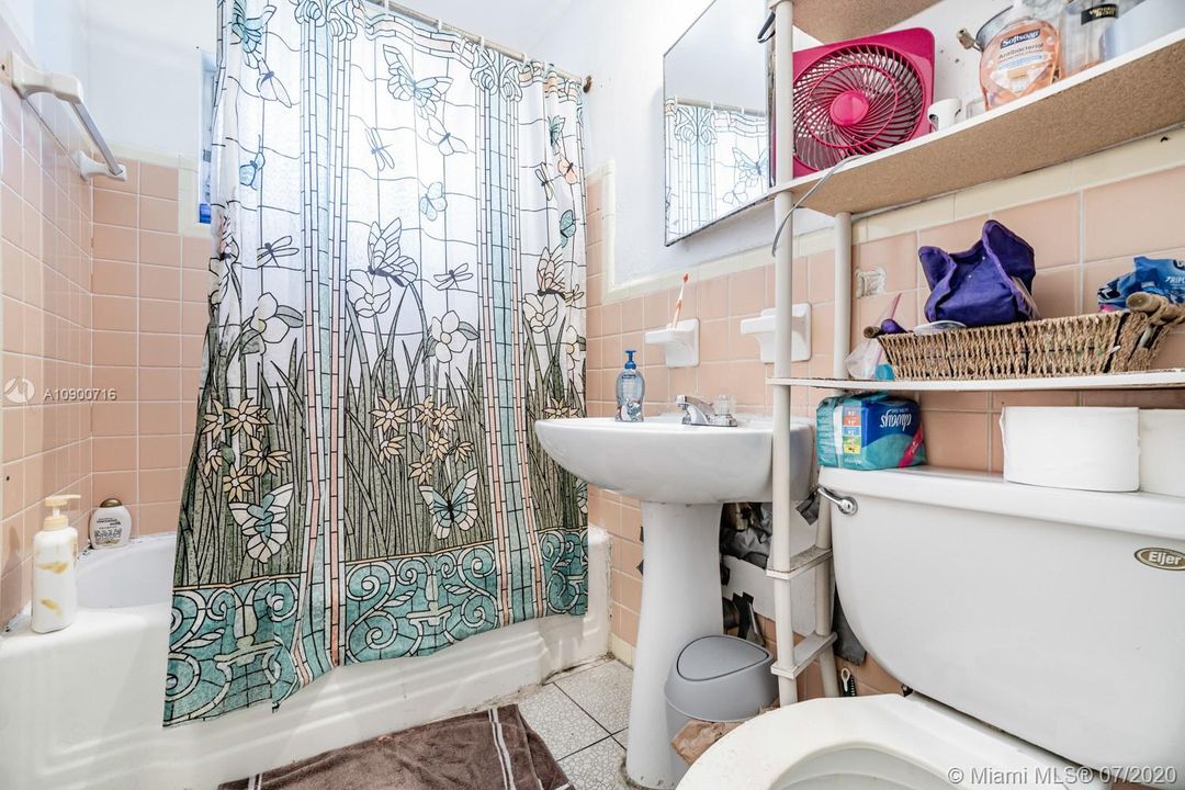 Недавно продано: $230,000 (3 спален, 2 ванн, 1380 Квадратных фут)