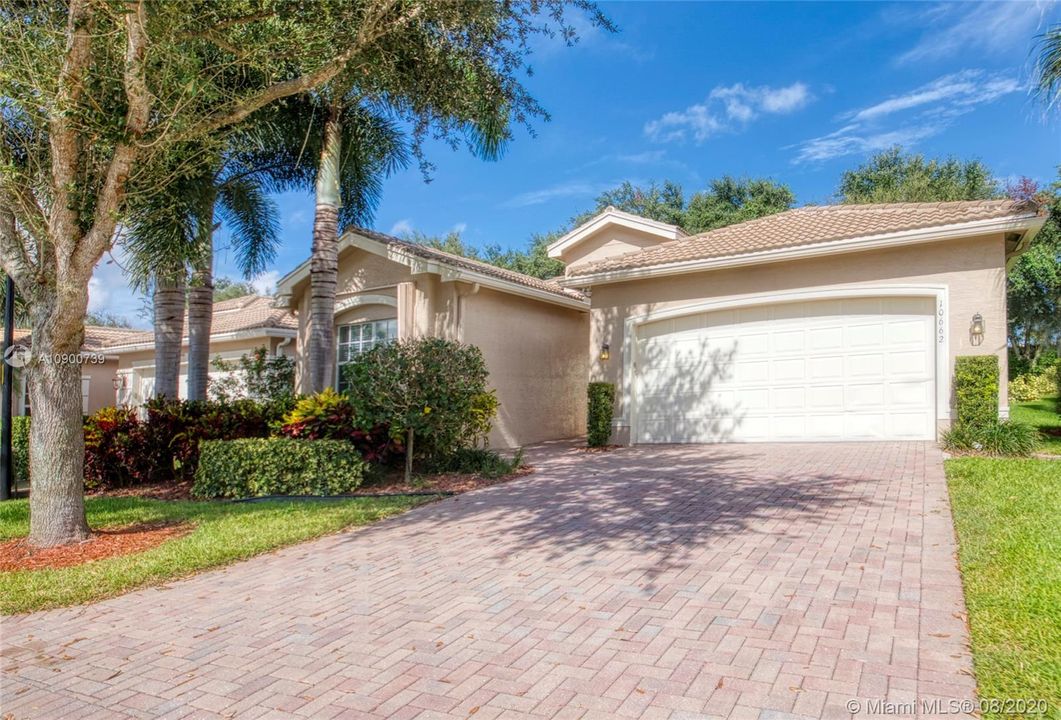 Vendido Recientemente: $417,000 (3 camas, 2 baños, 2210 Pies cuadrados)