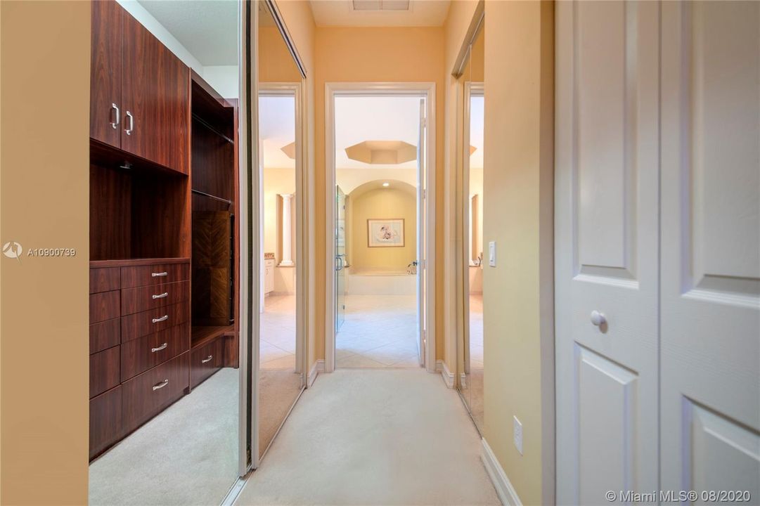 Master Walking Closet