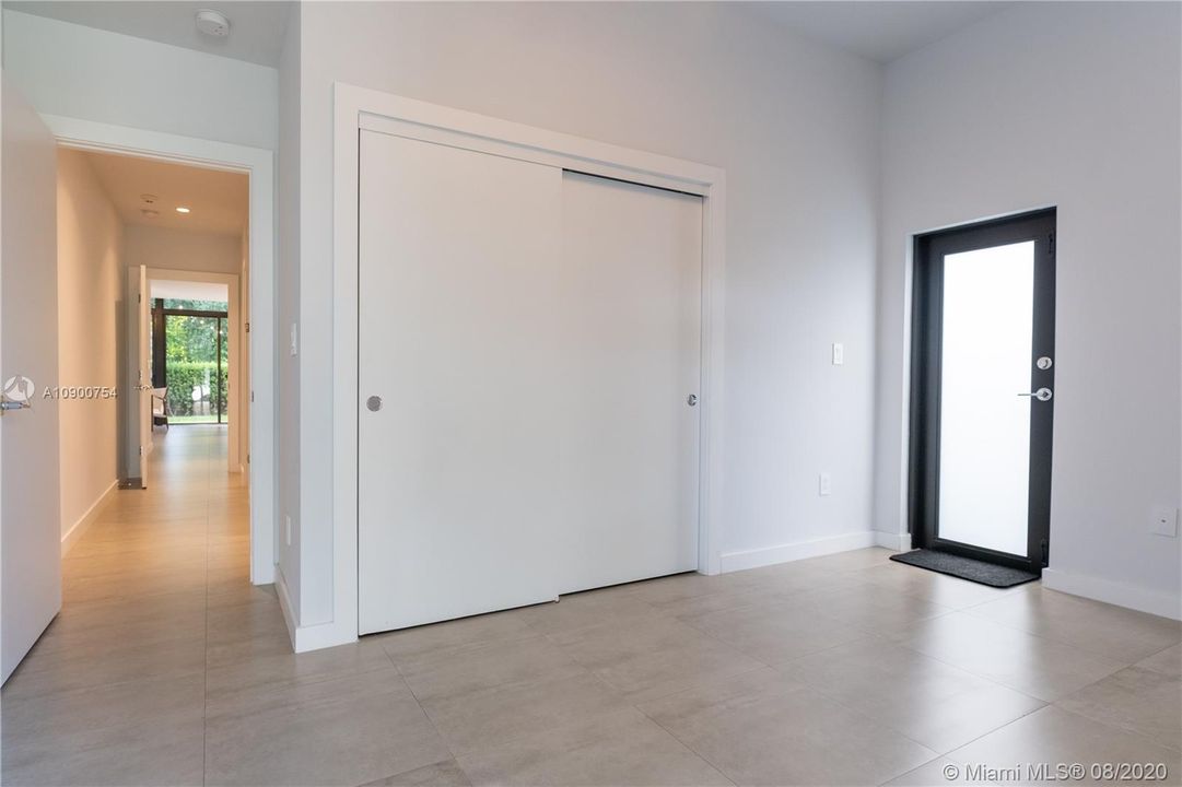 Vendido Recientemente: $1,375,000 (4 camas, 3 baños, 2908 Pies cuadrados)