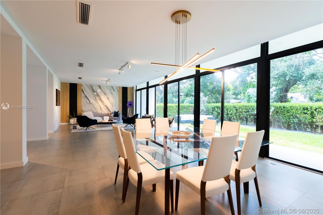 Vendido Recientemente: $1,375,000 (4 camas, 3 baños, 2908 Pies cuadrados)