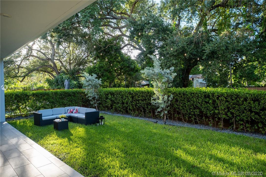 Vendido Recientemente: $1,375,000 (4 camas, 3 baños, 2908 Pies cuadrados)