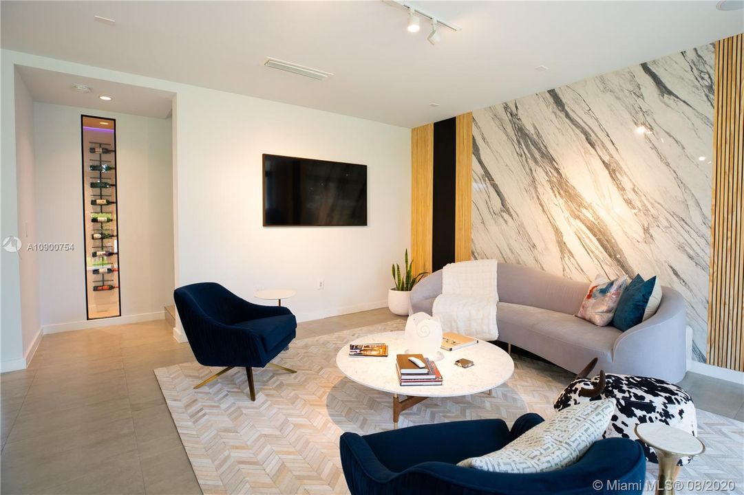 Vendido Recientemente: $1,375,000 (4 camas, 3 baños, 2908 Pies cuadrados)