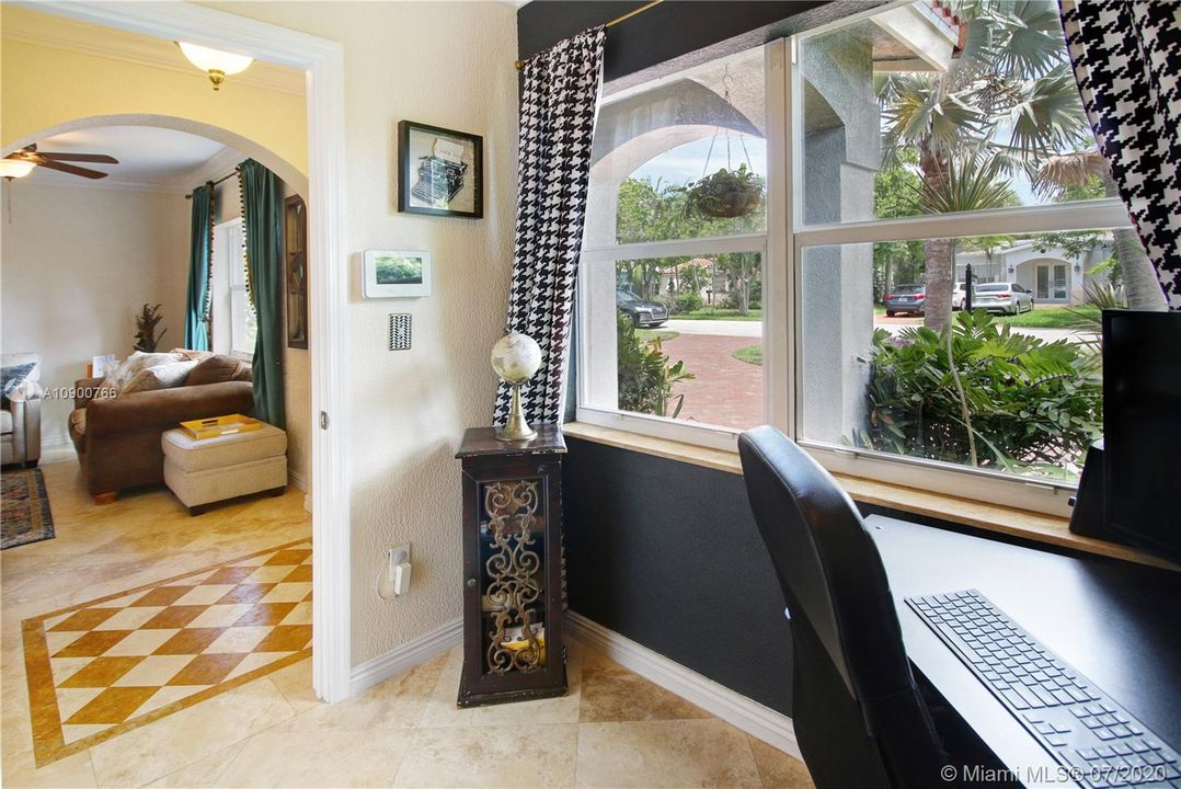 Vendido Recientemente: $449,000 (3 camas, 2 baños, 1325 Pies cuadrados)