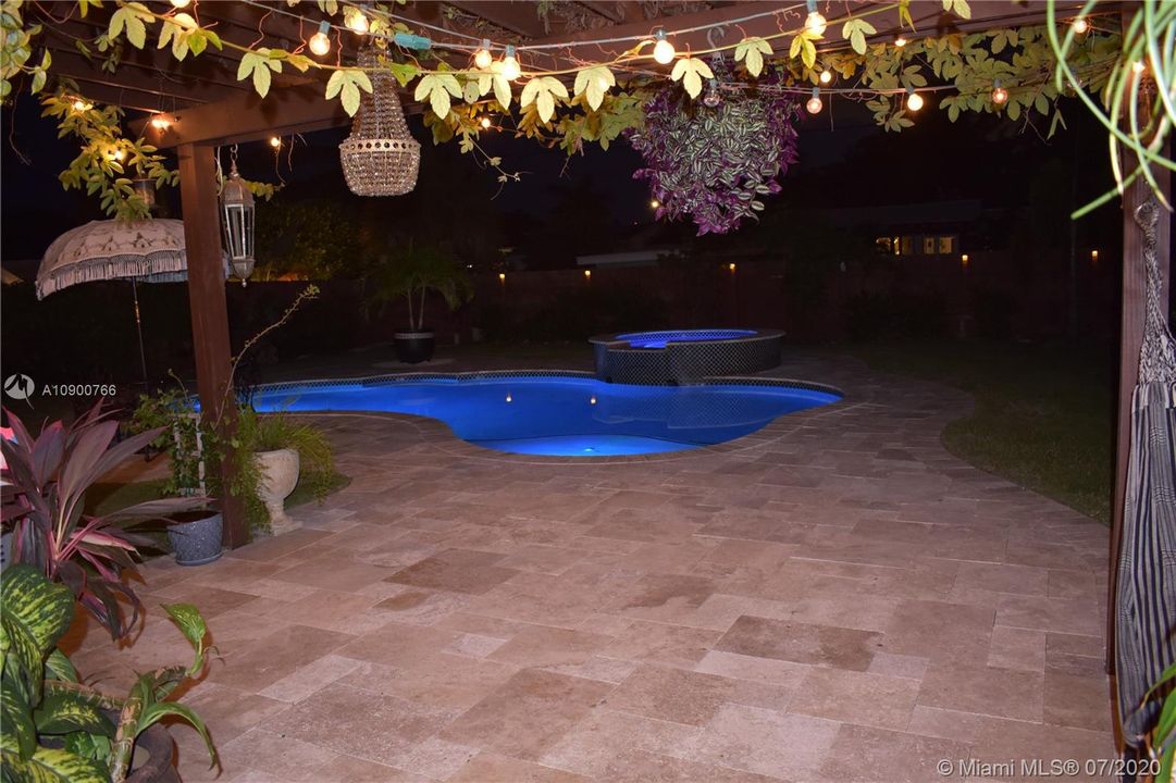 Vendido Recientemente: $449,000 (3 camas, 2 baños, 1325 Pies cuadrados)