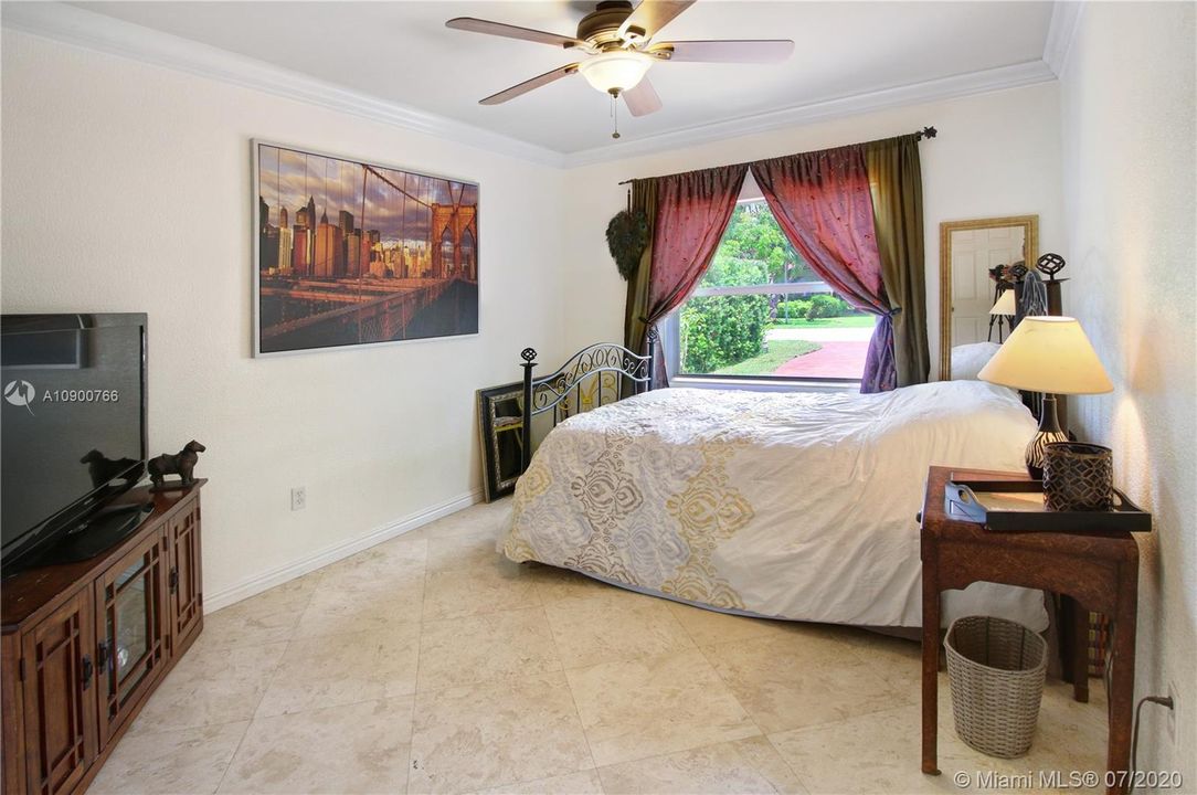 Vendido Recientemente: $449,000 (3 camas, 2 baños, 1325 Pies cuadrados)