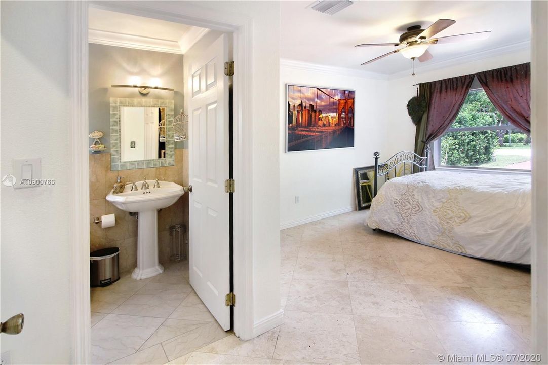 Vendido Recientemente: $449,000 (3 camas, 2 baños, 1325 Pies cuadrados)