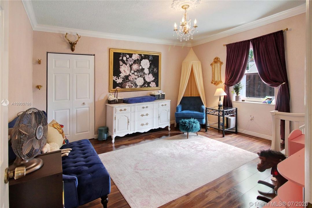 Vendido Recientemente: $449,000 (3 camas, 2 baños, 1325 Pies cuadrados)
