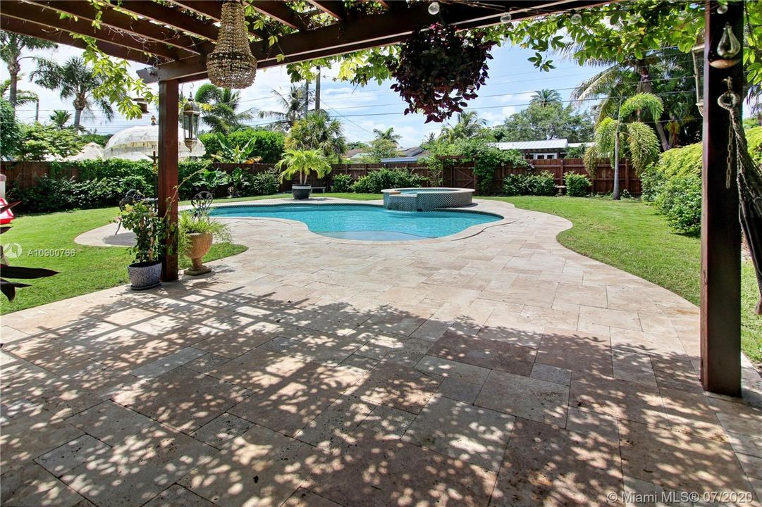 Vendido Recientemente: $449,000 (3 camas, 2 baños, 1325 Pies cuadrados)