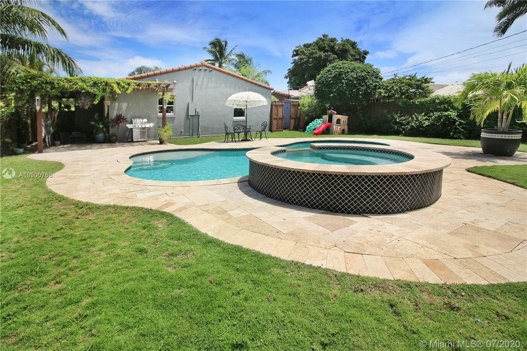 Vendido Recientemente: $449,000 (3 camas, 2 baños, 1325 Pies cuadrados)