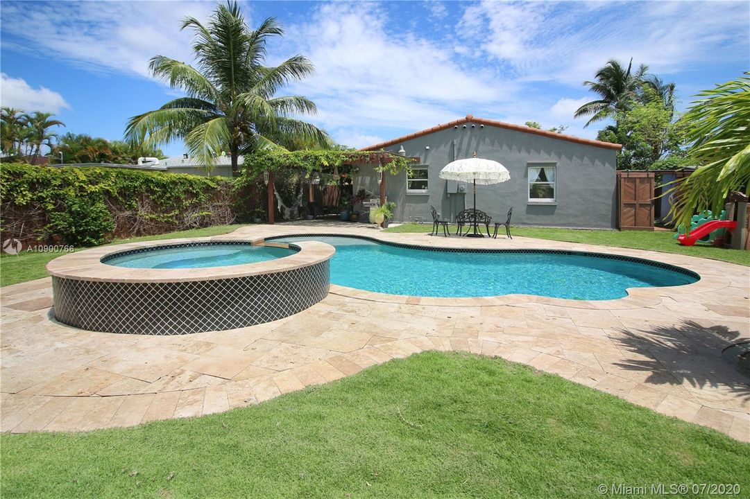 Vendido Recientemente: $449,000 (3 camas, 2 baños, 1325 Pies cuadrados)