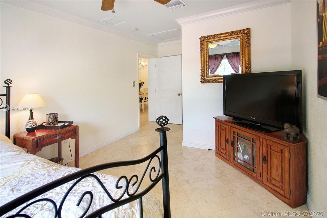 Vendido Recientemente: $449,000 (3 camas, 2 baños, 1325 Pies cuadrados)