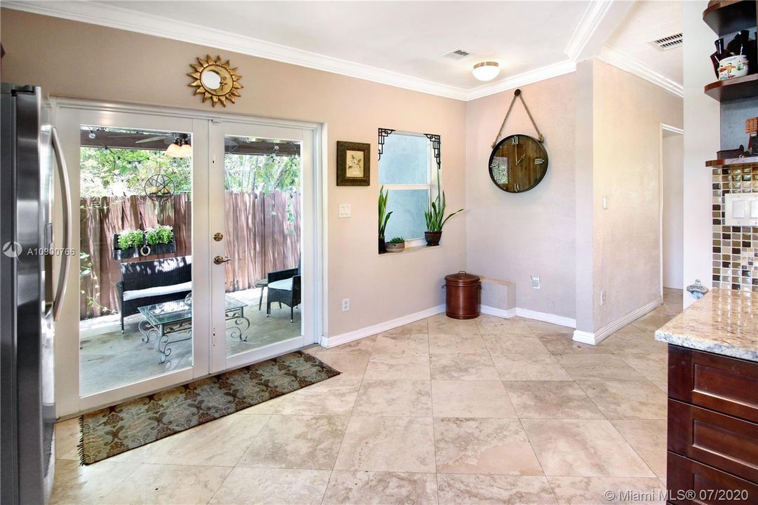 Vendido Recientemente: $449,000 (3 camas, 2 baños, 1325 Pies cuadrados)