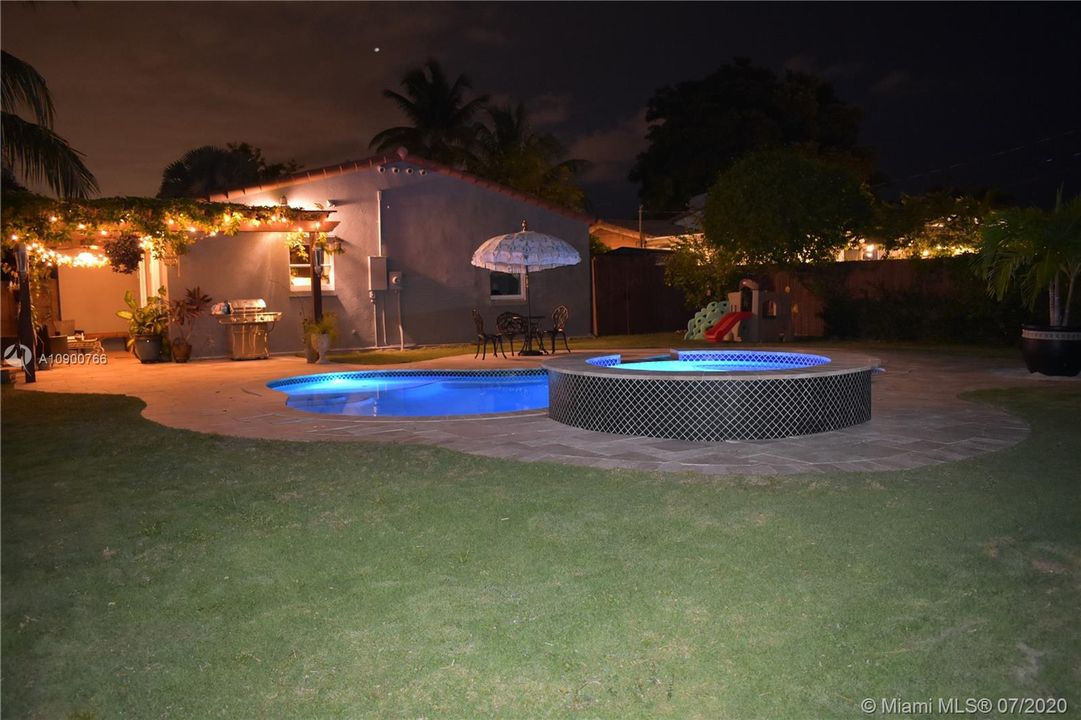 Vendido Recientemente: $449,000 (3 camas, 2 baños, 1325 Pies cuadrados)