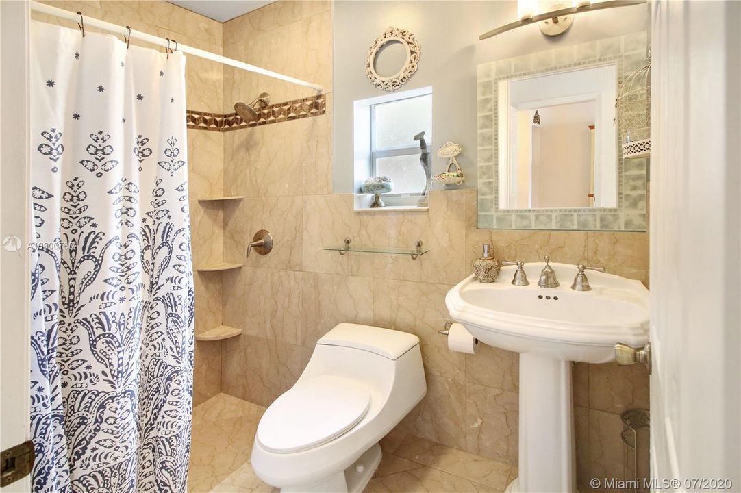 Vendido Recientemente: $449,000 (3 camas, 2 baños, 1325 Pies cuadrados)