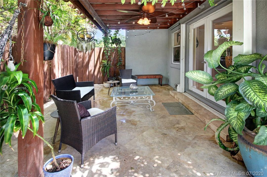 Vendido Recientemente: $449,000 (3 camas, 2 baños, 1325 Pies cuadrados)