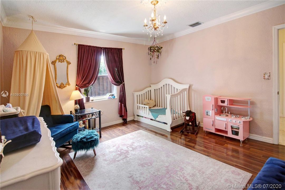 Vendido Recientemente: $449,000 (3 camas, 2 baños, 1325 Pies cuadrados)