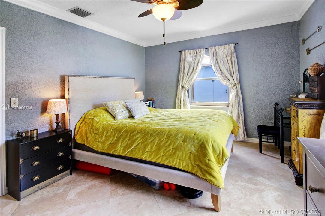 Vendido Recientemente: $449,000 (3 camas, 2 baños, 1325 Pies cuadrados)