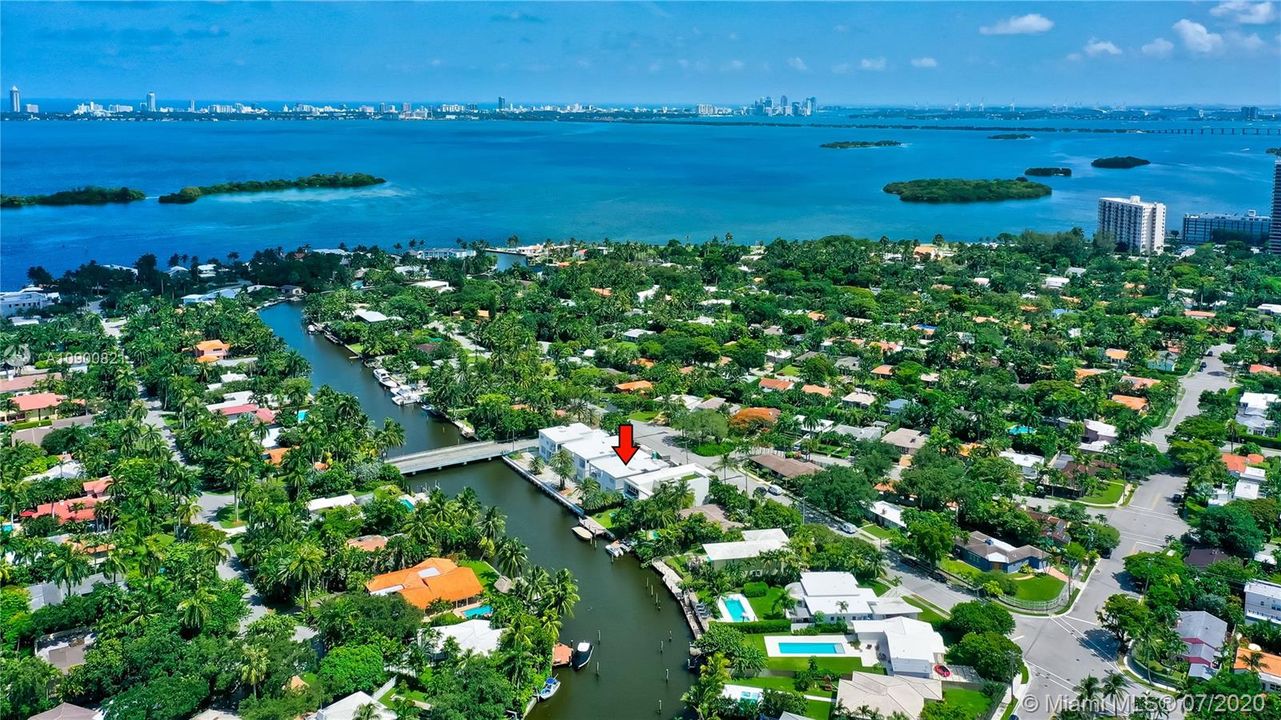 Недавно продано: $3,495,000 (5 спален, 4 ванн, 4141 Квадратных фут)