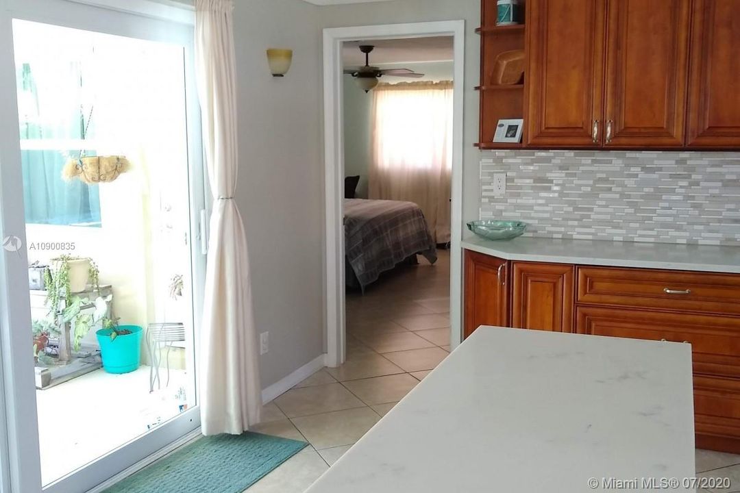 最近售出: $559,999 (3 贝兹, 2 浴室, 1810 平方英尺)